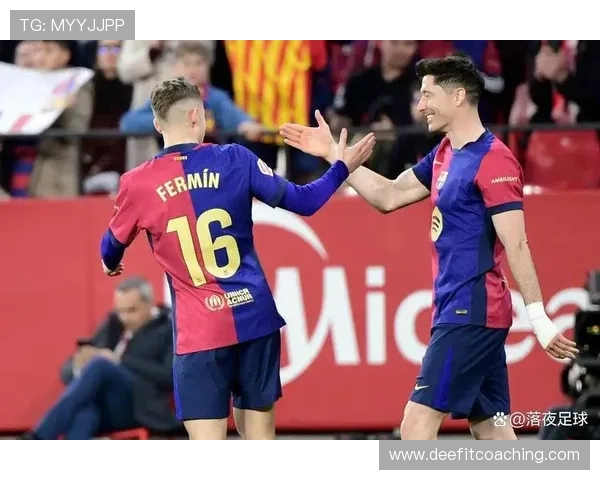 佩德里与莱万多夫斯基搭档表现稳健,进攻组合持续提升 佩德里与莱万多夫斯基搭档表现稳健,进攻组合持续提升