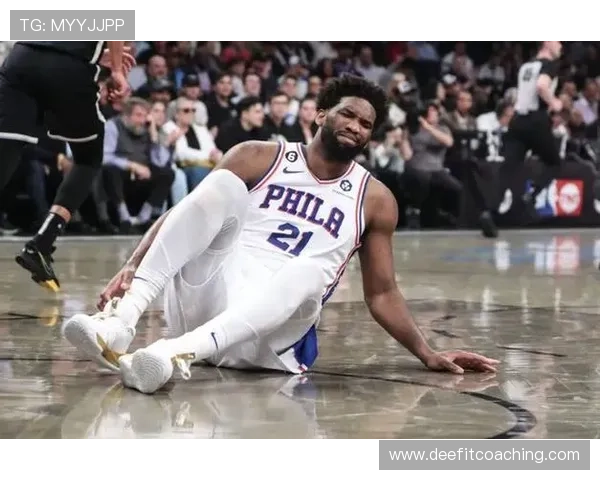 乔尔·恩比德低位背打拉开差距 提升球队关键时刻得分效率